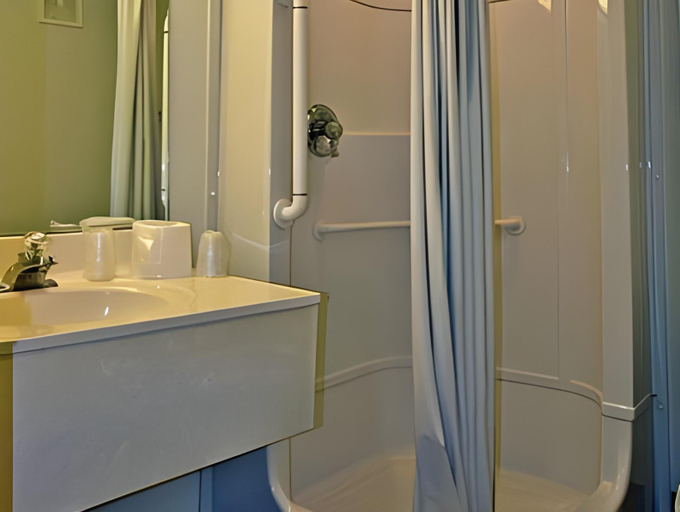 Bathroom 17