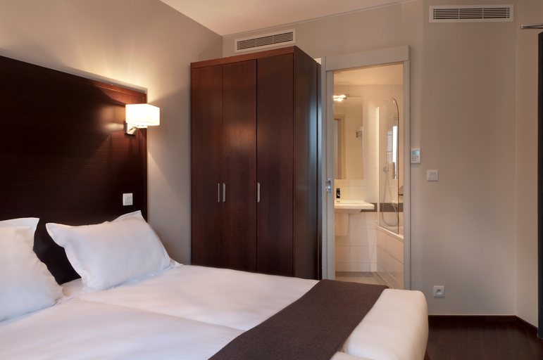 Bedroom 3, Verlain, Paris