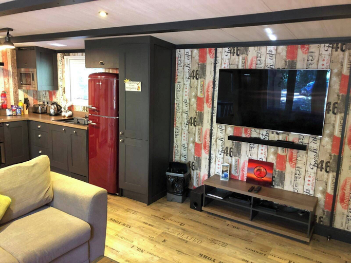 Interior 2, Pet Friendly Lodge - Sleeps 6, Hampshire