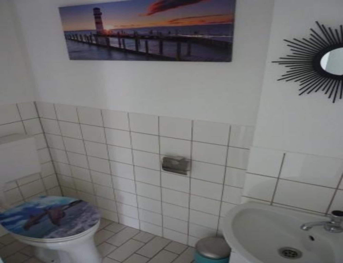 Bathroom 2, Holiday Home Breskens Near Beach & Lighthouse, Sluis