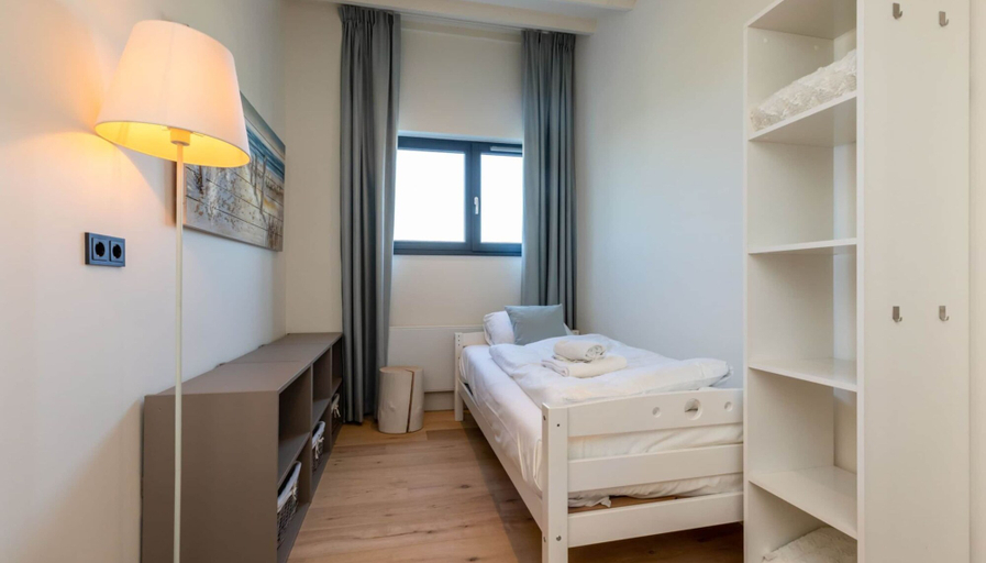 Room 2, Attractive Holiday Home, Sunny Garden, Near the Beach, Sluis