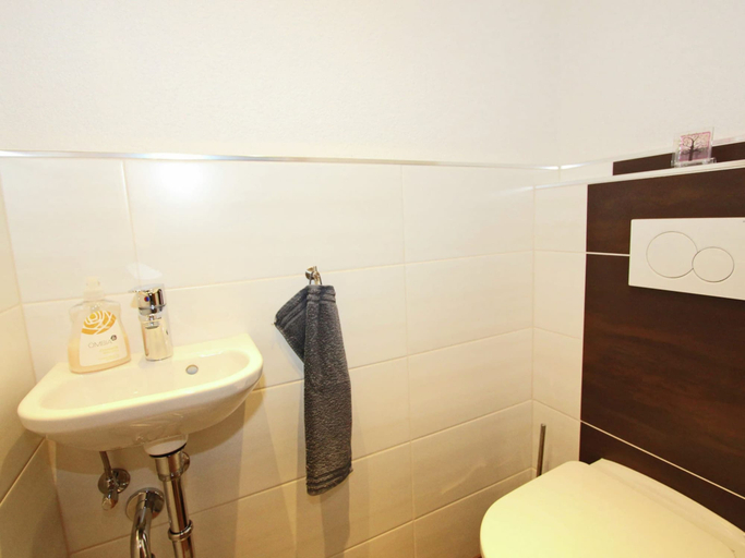 Bathroom 3, Apartment in Ski Paradise Near Trails, Imst