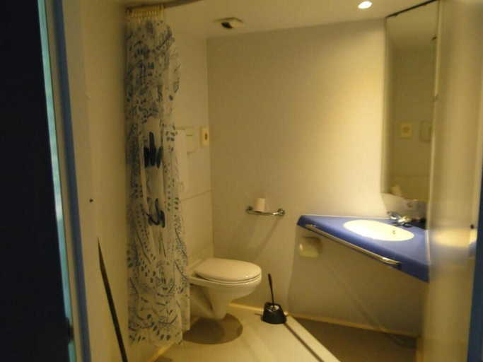 Bathroom, Auberge de Jeunesse HI Saint-Brieuc, Côtes-d'Armor