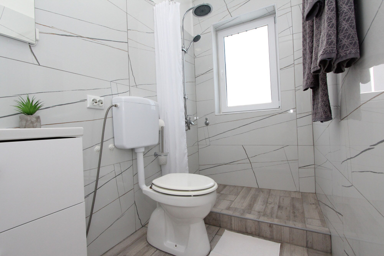 Bathroom 3, Apartments Hawaii, Medulin