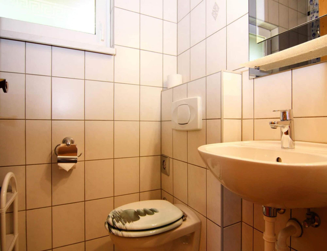 Bathroom 3, Ferienhaus Seeblick, Zemitz, Vorpommern-Greifswald