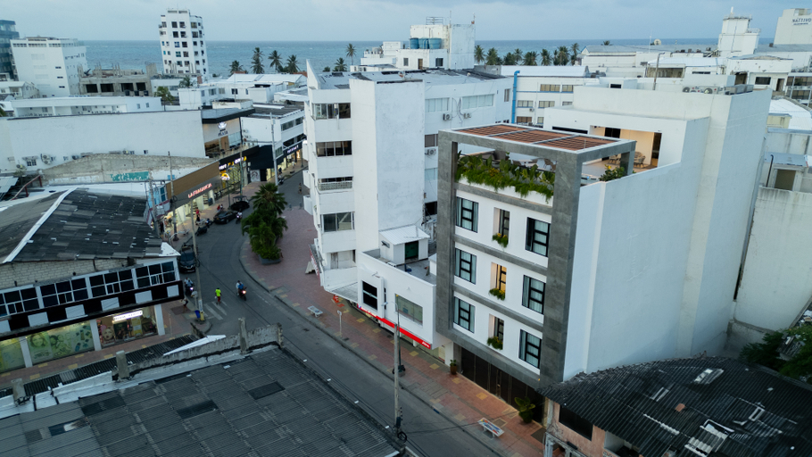 Exterior & Views