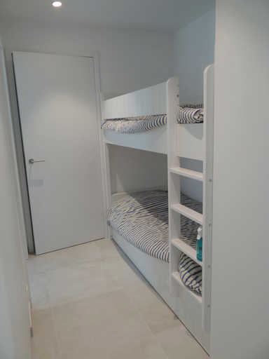 Others 4, Apartment in Estartit With sea Beach, West-Vlaanderen