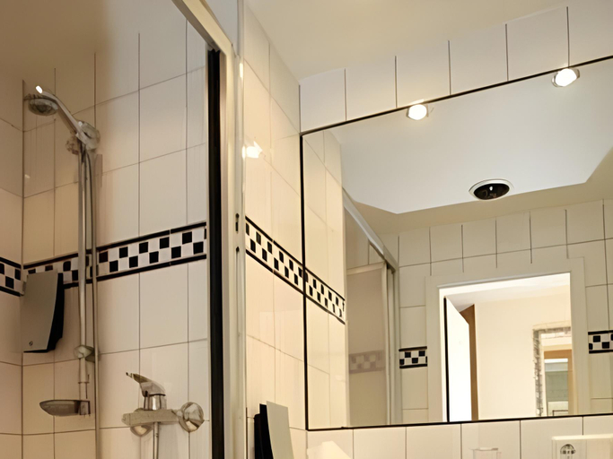 Bathroom 9