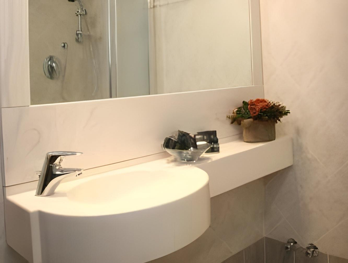 Bathroom 12