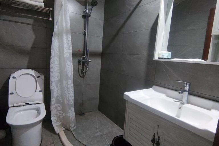 Bathroom 3, Zhouxixuanminsu, Shaoxing