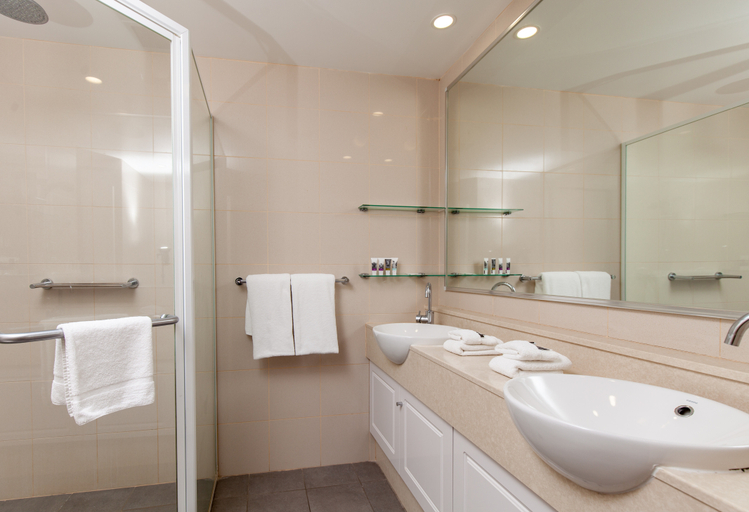 Bathroom 14