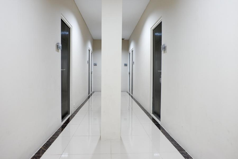 Interior view 5, RedDoorz near Java Supermall Semarang, Semarang