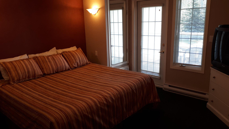 Bedroom 2, Mountain View Resort and Suites at Fairmont Hot Springs, East Kootenay