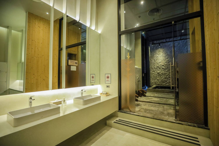 Bathroom 5, Balcony Seaside Sriracha Hotel & Serviced Apartments, Si Racha
