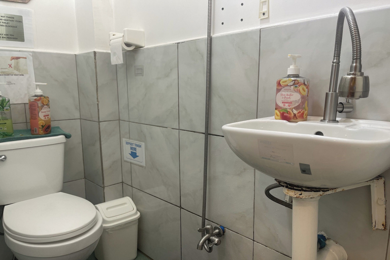 Bathroom 5, Balai Vivencio Hostel, Puerto Princesa City