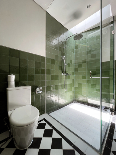 Bathroom 4, NEW! Tranquil Villa near Canggu, Badung