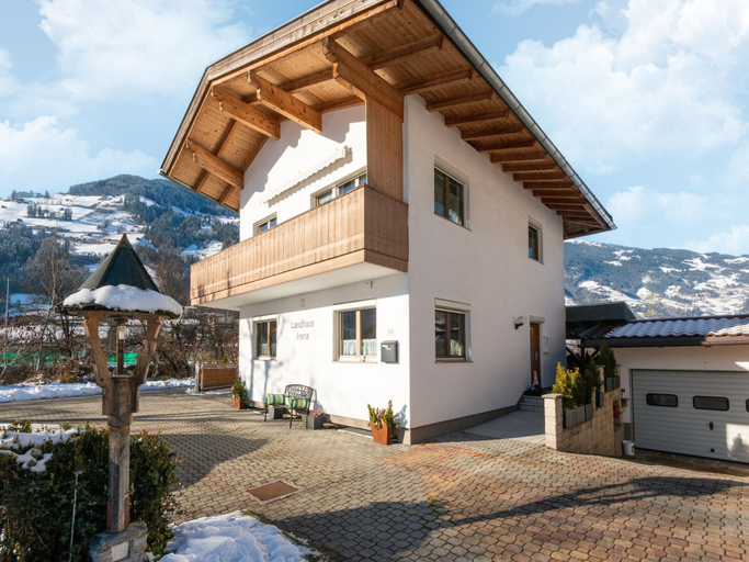 Others 2, Chalet in Zillertal near Ski Slopes, Schwaz