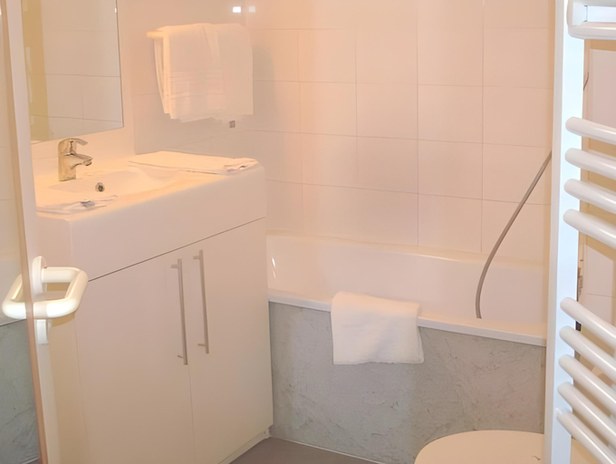 Bathroom 24