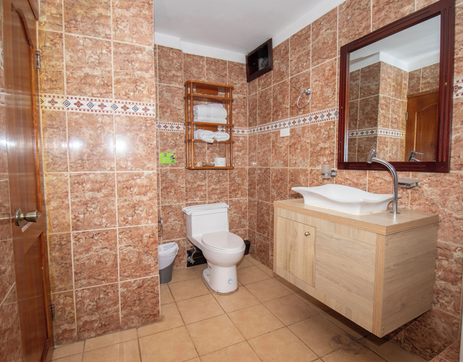 Bathroom 3, Grand Hotel Leon Marino Galapagos, Santa Cruz