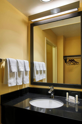 Bathroom 3, Fairfield Inn by Marriott Myrtle Beach Broadway at the Beach, Horry