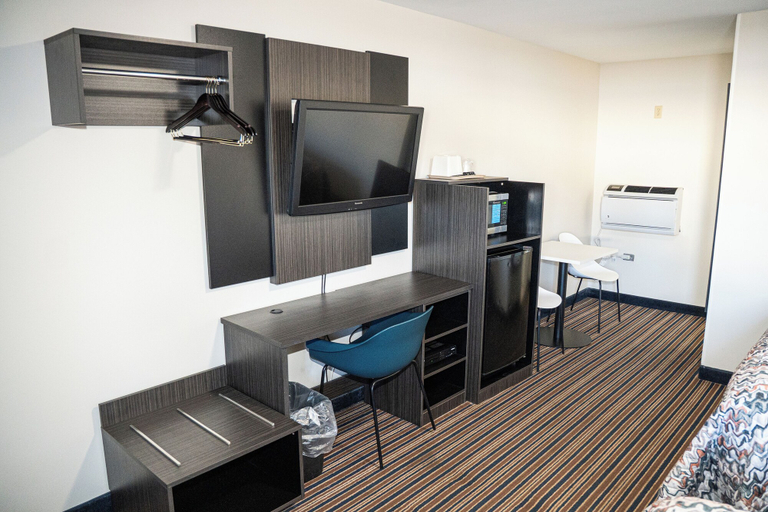 Others 4, Capri inn and Suites, Monmouth