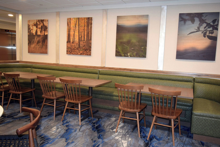 Food & Drinks 5, Fairfield Inn and Suites by Marriott Youngstown Austintown, Mahoning