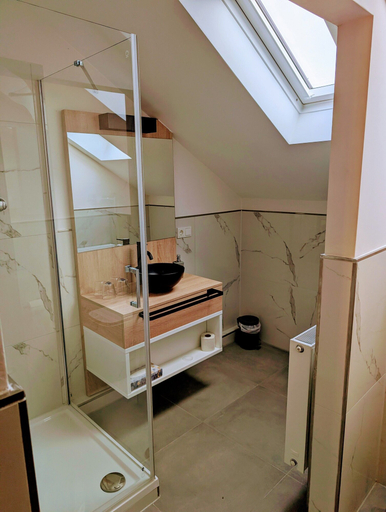 Bathroom 5, Hotel Tausendschön, Aurich