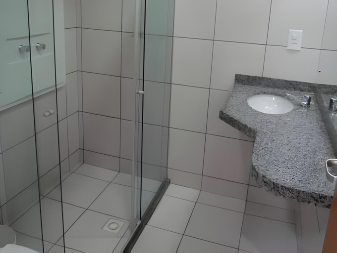 Bathroom 10