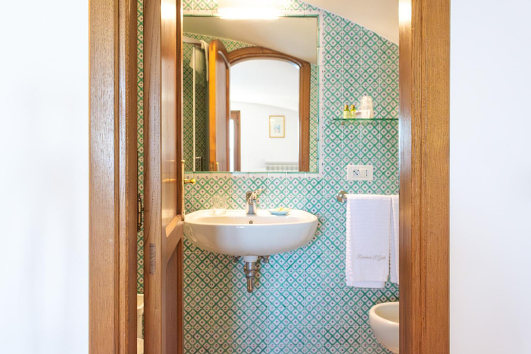 Bathroom 2, Residence Li Galli, Salerno