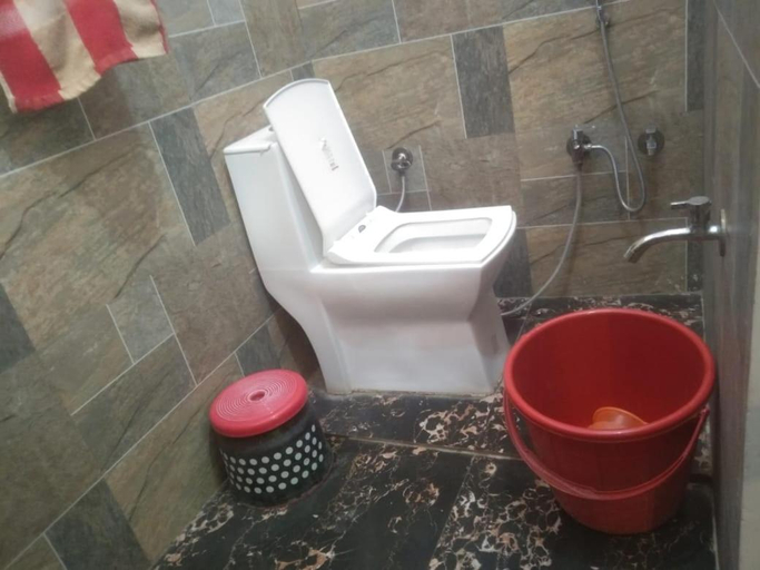 Bathroom 2, Fauzi rasoi & guesthouse, Faizabad