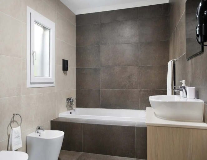 Bathroom, Spacious Villa in Salir de Mato With Private Pool, Terrace, Caldas da Rainha