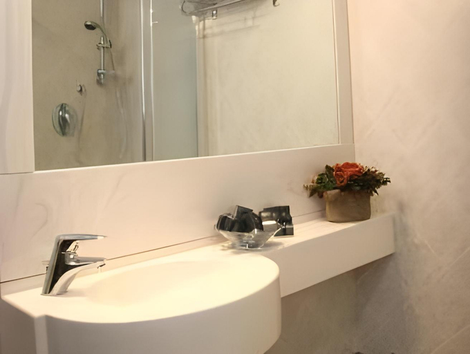 Bathroom 24