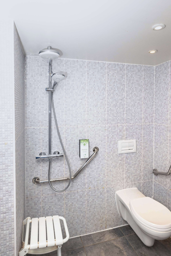 Bathroom 4, Campanile NATURE - Marne La Vallée - Chelles, Seine-et-Marne