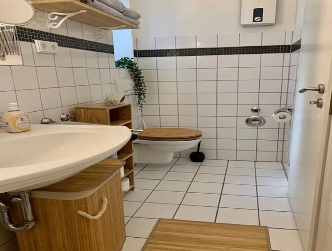 Bathroom 2, Inviting Holiday Home With Balcony or Terrace, Straubing