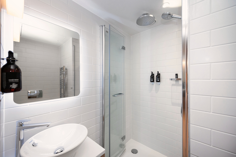 Bathroom 5, Wilde Aparthotels London Aldgate Tower Bridge, London
