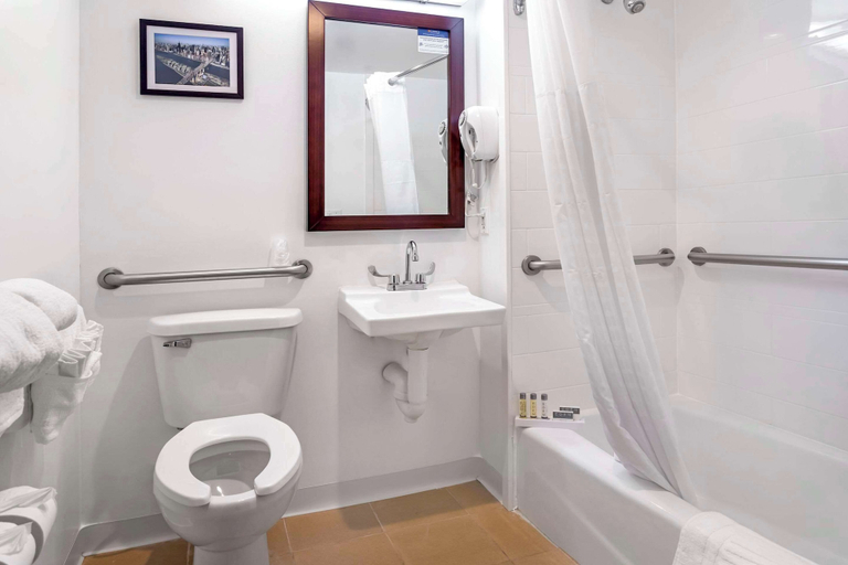 Bedroom 4, Avion Inn Near LGA Airport, Ascend Hotel Collection, New York