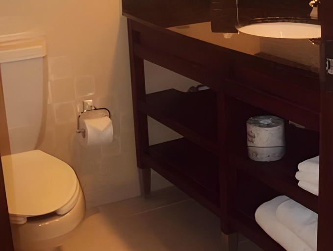 Bathroom 14