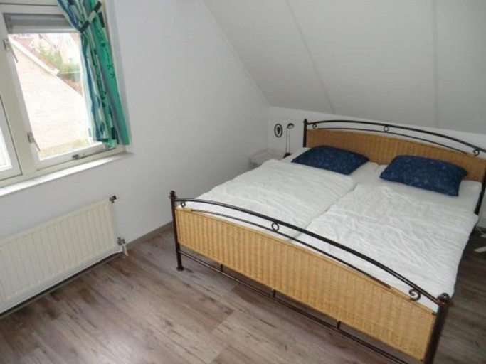 Bedroom 3, Bungalow in Breskens Near the Beach, Sluis