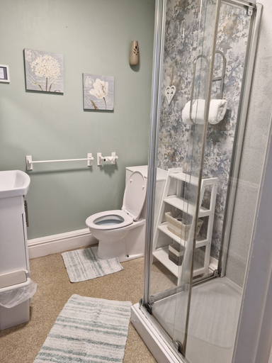 Bathroom 4, Warwick Lodge Guesthouse, Cumbria