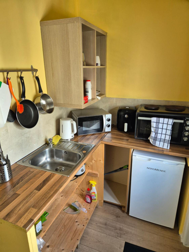 Others 2, 17A DB Airbnb