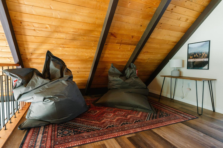 Others 5, Overlander Mountain Lodge, Division No. 14