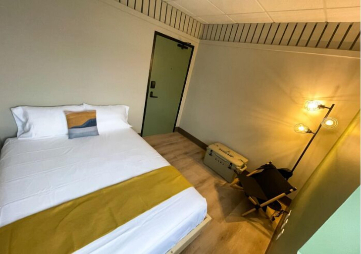 Bedroom 5, Zenith Basecamp, Saint Louis