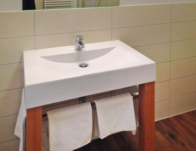 Bathroom 2, Appartements am Heidensee in Schwerin, Schwerin