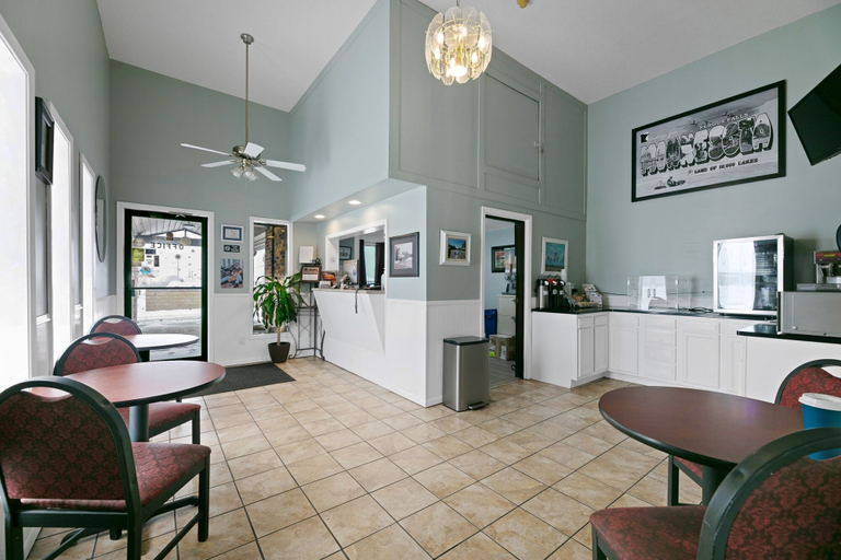 Others 5, Hotel 8, Otter Tail