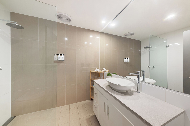 Bathroom 4, Littomore Hotel on Stewart, Bathurst, Bathurst Regional - Pt A