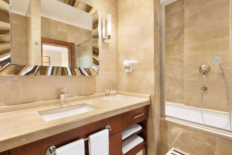Bathroom 4, Days Hotel by Wyndham Istanbul Maltepe, Kartal