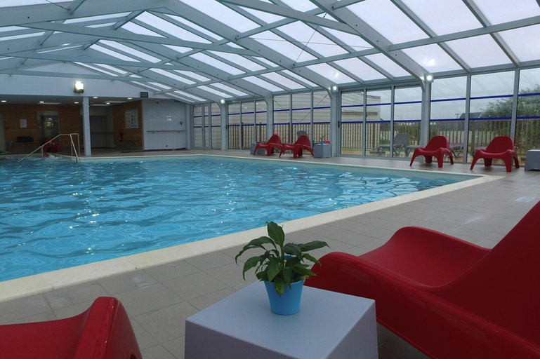 Pool 3, Holiday Home in Blyriot Plage With Pool, Pas-de-Calais