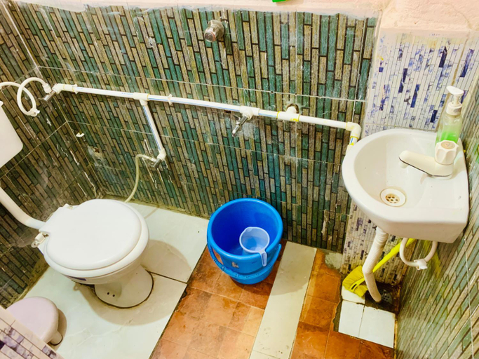 Bathroom 5, Rudrashakti Guest House, Ujjain
