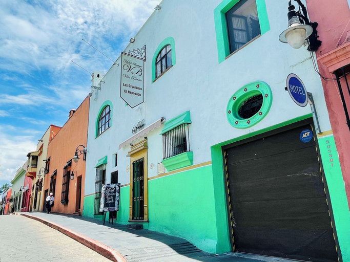 Exterior & Views
