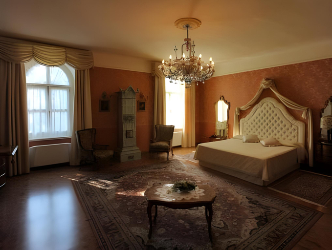 Bedroom 12